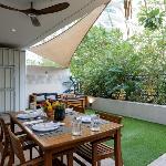 Lovey Unique Property- Garden and Barbeque Area Dubai 