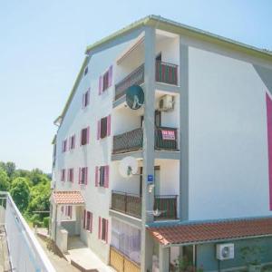 Cozy Apartment in Porec with Seaside View