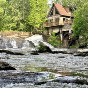 Lay Lodge at Falling Water Resort