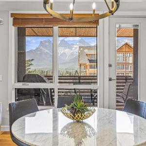 Elevated Mountain Living 2BD Spring Creek Unit