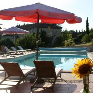 Modern Holiday Home with Swimming Pool in Fayssac France