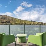 Shore Rise lake and mountain views Queenstown 