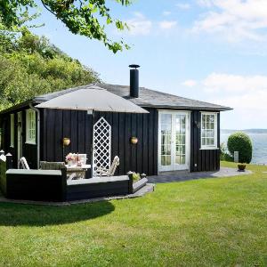 Romantic Seaside Cottage With Panoramic Views Just 20 Meters From The Beach