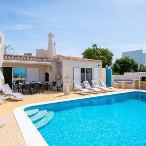 67 adm - 3 bed villa walking distance to Carvoeiro