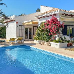 Stunning Home In Orihuela