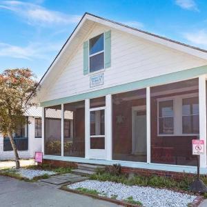 2 Adjoining Houses for 10 People