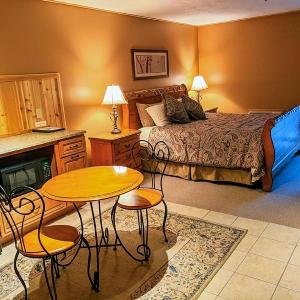 Springbrook Inn Hartwick Pines