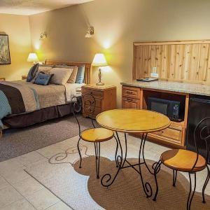 Springbrook Inn Cedar Trail