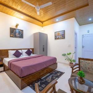 INDER PALACE Near Mall Road by star view Kasauli