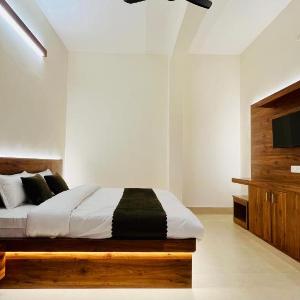 PUSHKAR EATS RESTAURANT and ROOMS