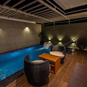 S R Luxury Stays