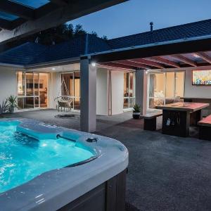 Hidden Gem of Christchurch - Sleeps 13