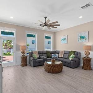 Lucky Turtle - Private marina front home with Pool home
