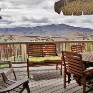 Walk to Slopes Heated Pool & Hot Tub Ground Level Unit