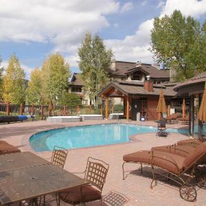 Outdoor Pools and Hot Tubs Air Conditioning Washer & Dryer In Unit Ski Mountain Views