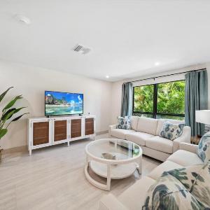 Ground Floor Luxury - Your choice of 2 Bikes or Kayak Rental - Steps to Beach!