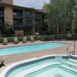 Outdoor Pool and Hot Tub Air Conditioned 135 Steps From Ski Access
