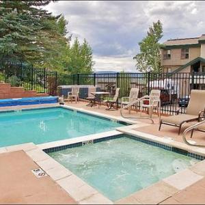 Great Rates! - Pool and Hot Tub Short Walk to Slopes Private Washer & Dryer