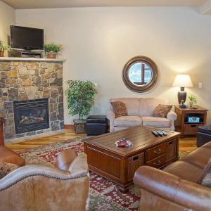 Pool & Hot Tubs 2 Living Rooms City Shuttle Washer Dryer
