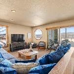 New! Beach Cruzen - Crystal Beach - Lakefront - Beach - Seasonal Pool Mccall