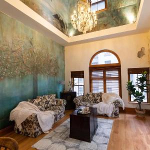 The Birds Nest - Central City Loft