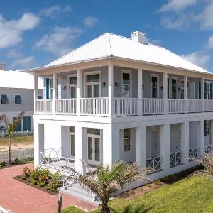 Seaside Rendezvous - Private home across from community park home