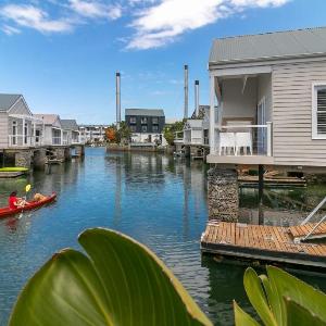Modern Canal Lifestyle