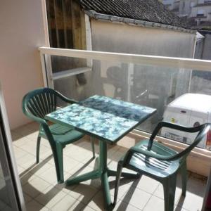 Charmant T2 avec Garage Balcon Sud à 250m Plage et 350m Marché Arago - FR-1-92-575