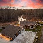 River's Edge Riverfront with Hot Tub Sauna & Game Room
