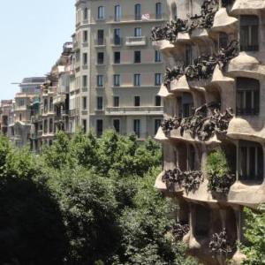 Claris Apartments