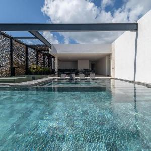 Lux 2BR with Rooftop Pool Spa Gym Kids Playroom #229