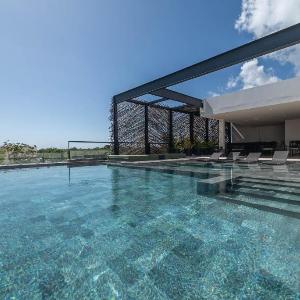 Lux 1BR with Rooftop Pool Spa Gym Kids Playroom