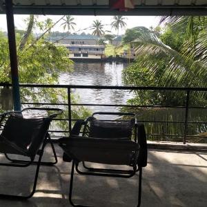 Lake and Paddy holiday home