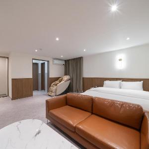 Incheon Bupyeong Lounge Seven