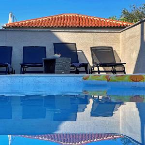 Apartment Bonum with Private Pool