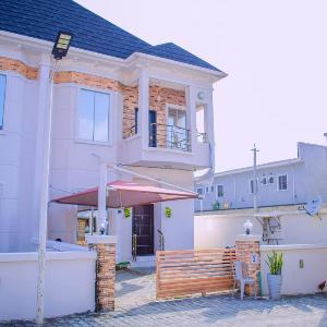 Dej's Luxury Apartment House