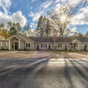 The Gardens - Lily - Walking Distance to Douglas Beach
