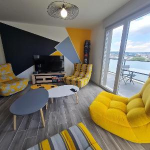 Appartement contemporain 3 chambres avec vue sur canal parking et internet à Nancy - FR-1-584-343