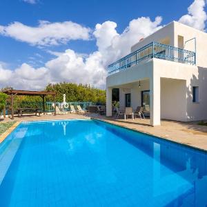 Villa Apollonas