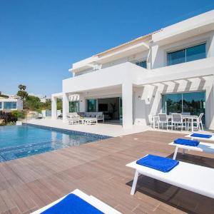 Casa da Lua - Luxury 4-Bedroom Villa with Pool