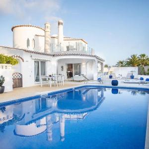 66 ADM Clara - Beautifully Renovated Villa