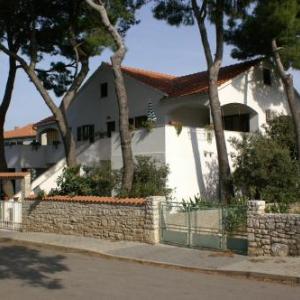 Apartments by the sea Mirca Brac - 2902