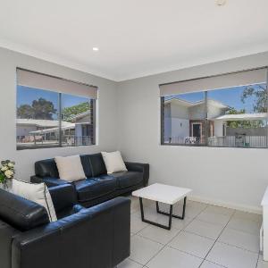 Sunny 2-Bed in Quiet Location with Balcony