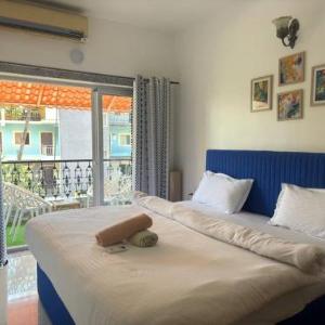 STAY & EXPLORE - Luxury 1 BHK with Bathtub Pool near Calangute Baga Beach
