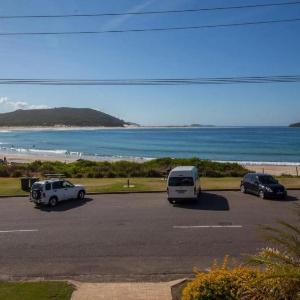 Tah Villa 1 68 Marine Dr - stunning views linen and air con