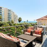 Sea Point Bliss - Access to Beach & Saunders Pool