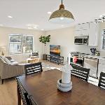 Warm and Bright Home Metro 1 Min Walk Capitol Heights