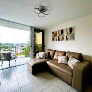 Amazing City Views with Queen Bed and Pool