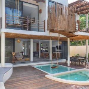 Twin Villas 8BR Concierge Gated Jacuzzi Paddle court