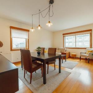 Downtown Deluxe by Vacationy